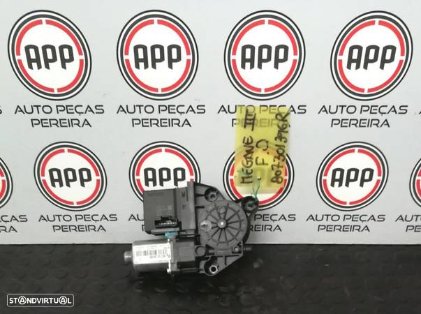 Motor elevador vídro eléctrico Renault Megane 3 frente direito referência 807301396R. - 1