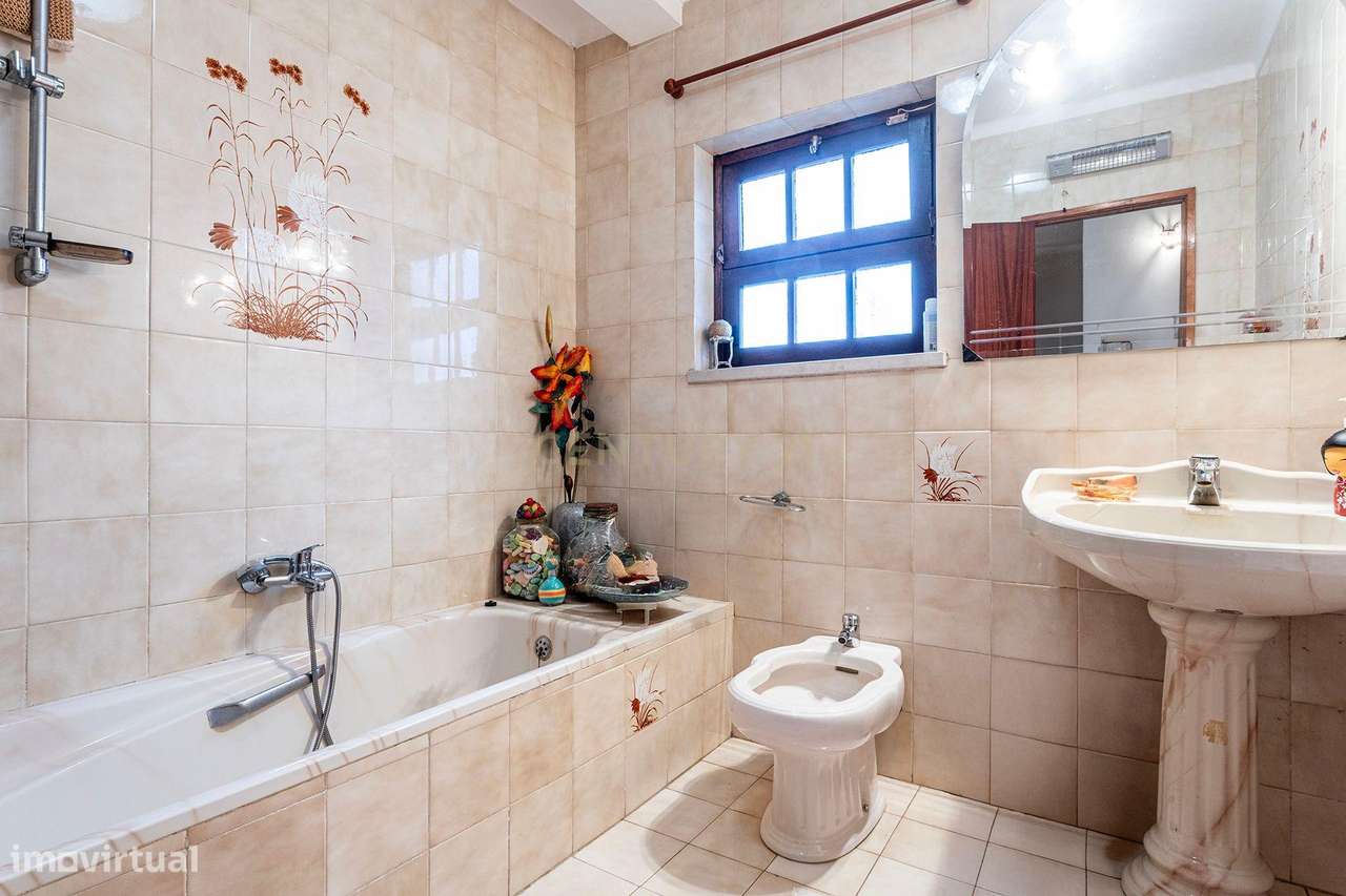 Moradia com características únicas na Aroeira-21