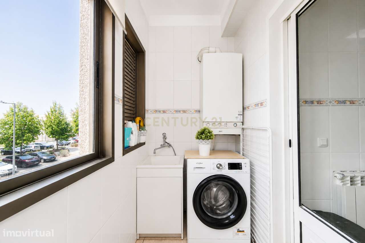 Apartamento T2+1 com Suite, Escritório, Varanda e Garagem | Senhora da-9