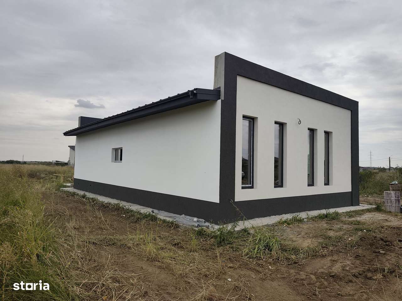FARA COMISION Sabareni casa mare 3 camere 2 bai beci PARTER placa 500m-4