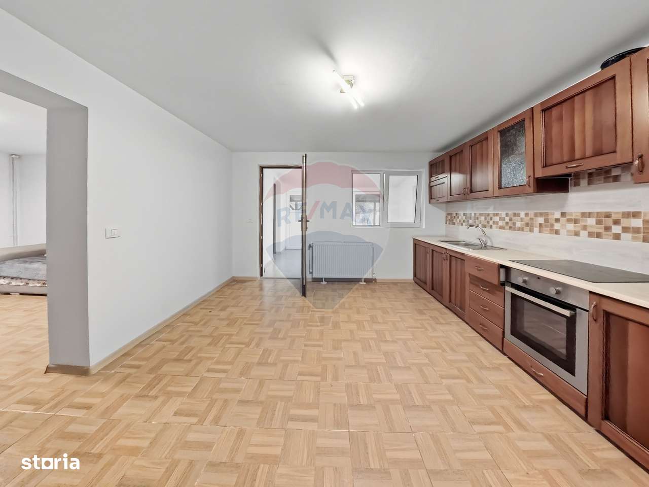 Casa cu teren de vanzare in Lespezi-1