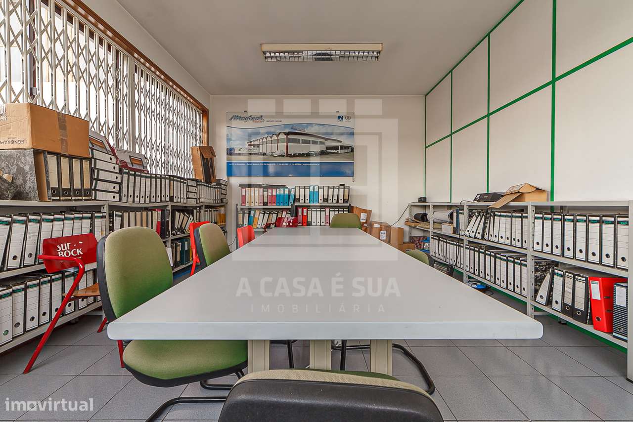 Armazém com excelentes áreas pronto a funcionar - Grande imagem: 5/32