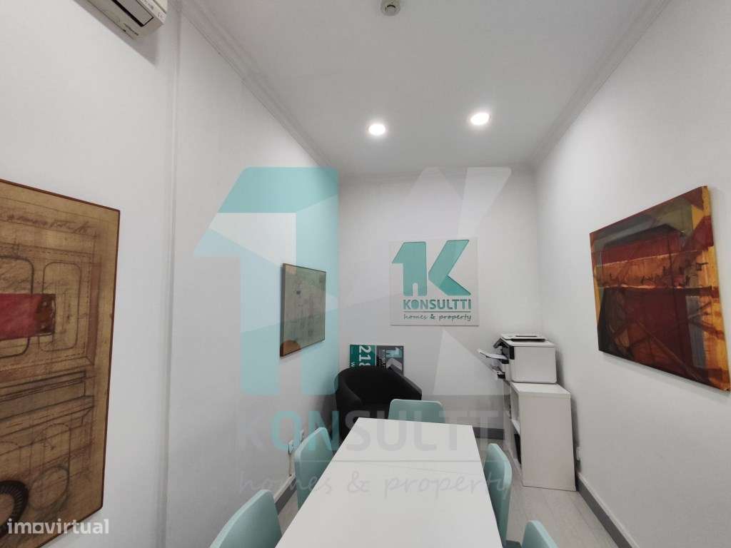 Loja no centro de Carcavelos-5