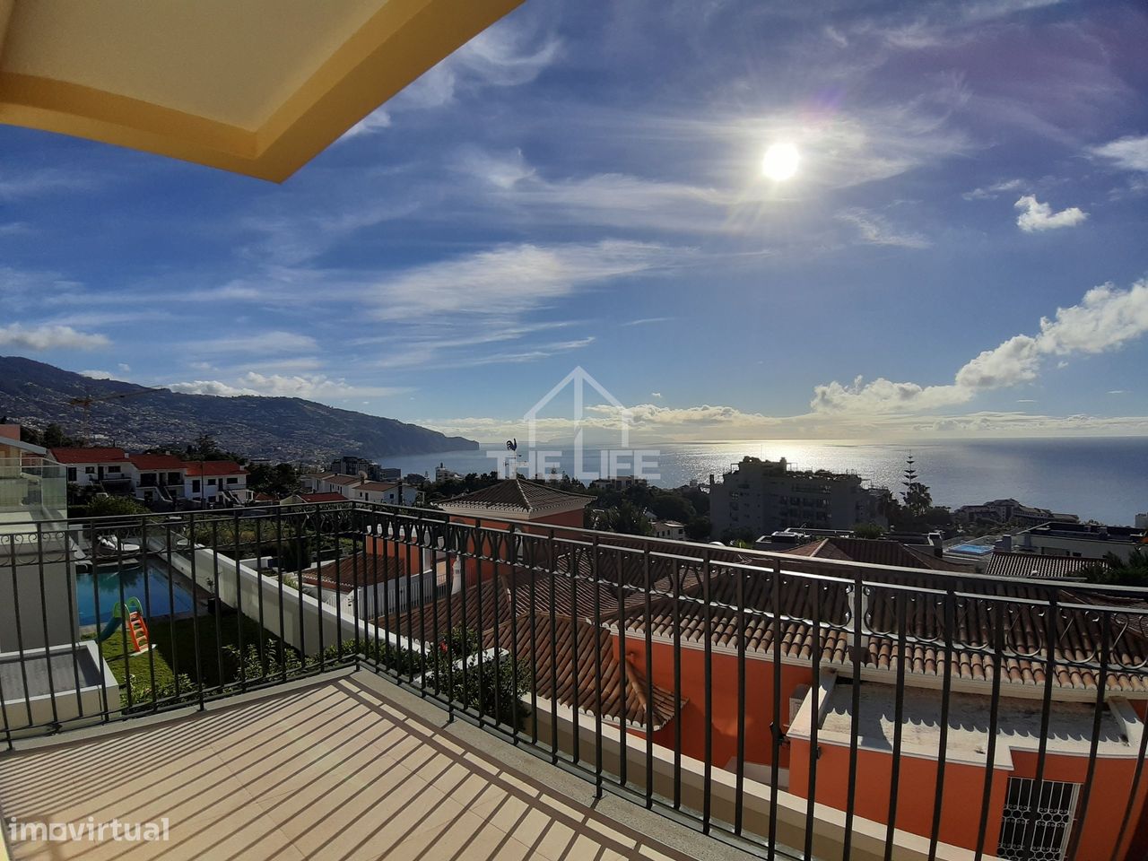 Moradia T3 com vista mar e piscina para venda em São Martinho, Funchal