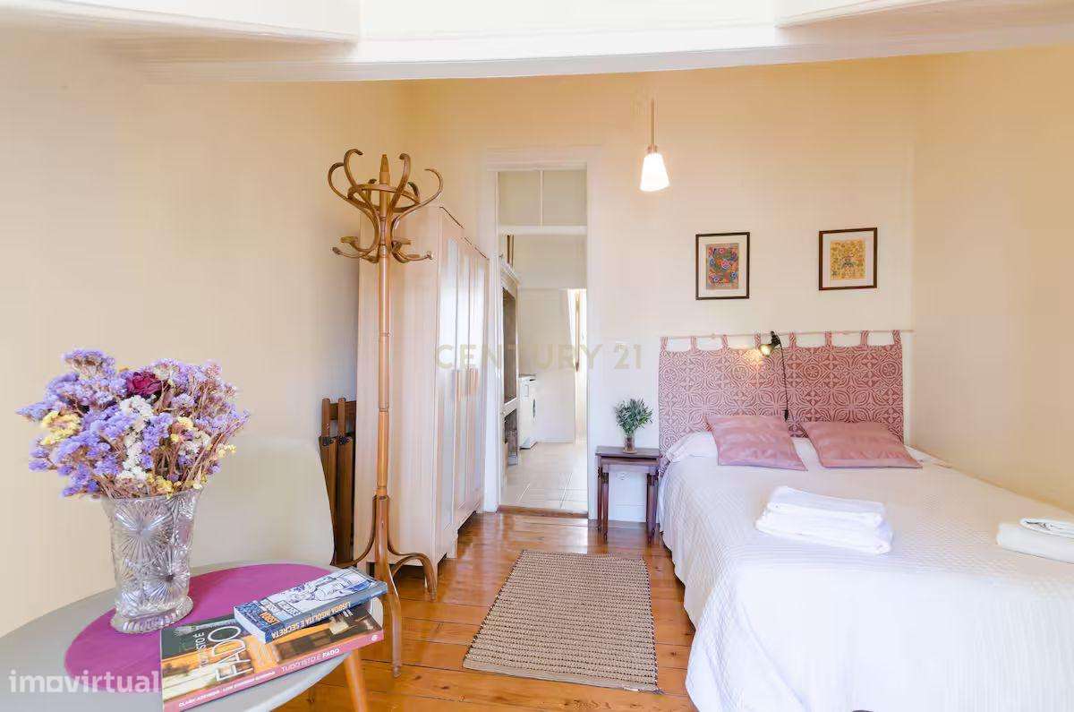 Apartamento T2 à venda na Rua da Mouraria-17