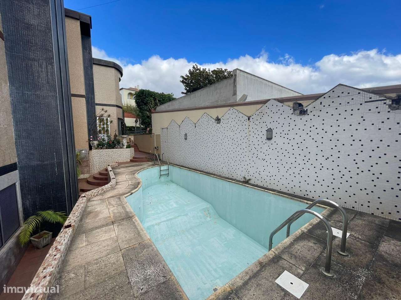 Moradia T3 com piscina, terraço panorâmico 360º no Funchal - Grande imagem: 2/48