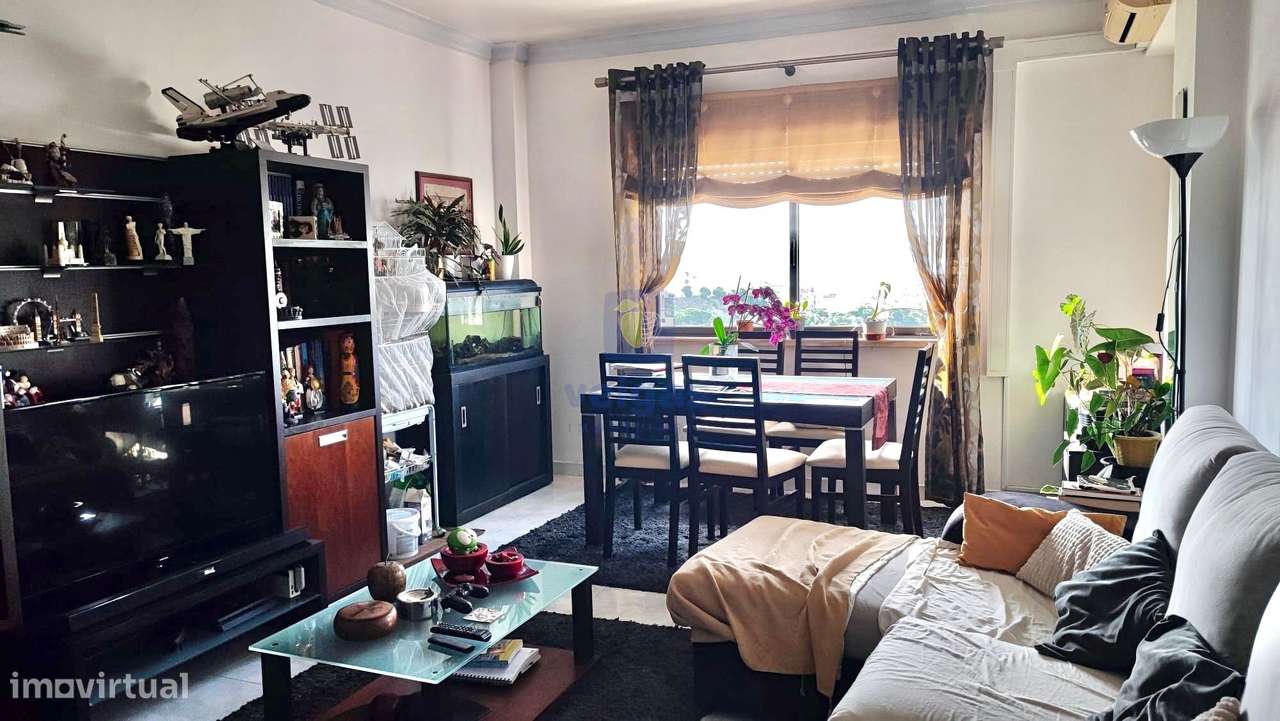 Apartamento T2 com Varanda , Arrecadação e vista Rio em Alverca-1