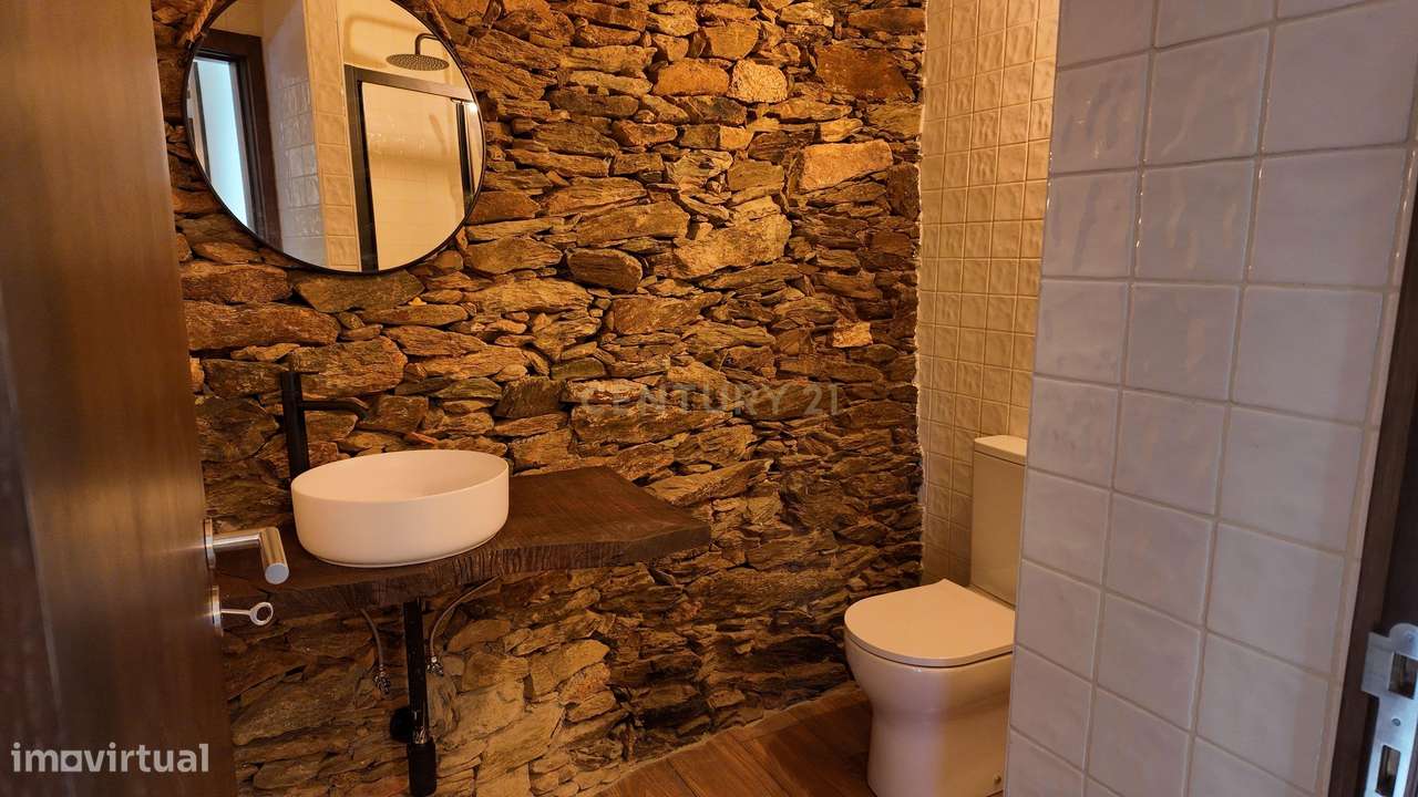 Quinta no Alto Douro Vinhateiro com Projeto Turístico Aprovado-19