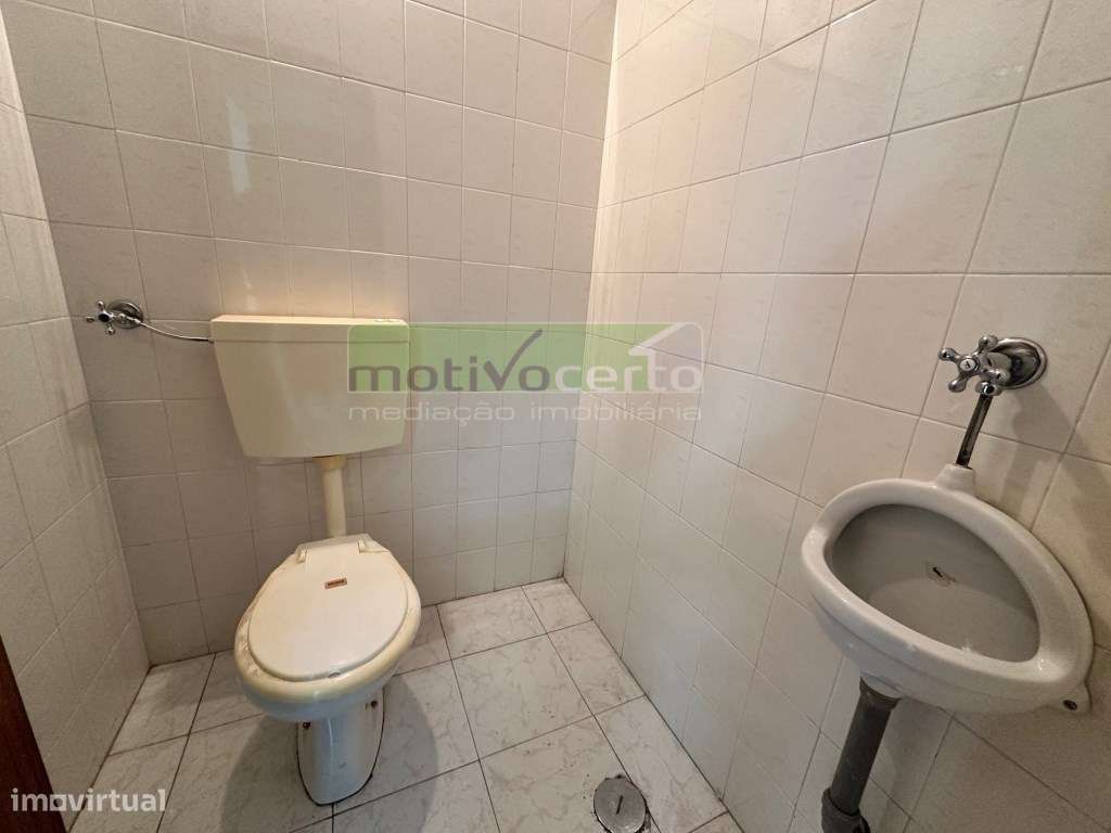 Loja com Saída de Fumos no Casal do Cotão. Excelente Oportunidade e...-8