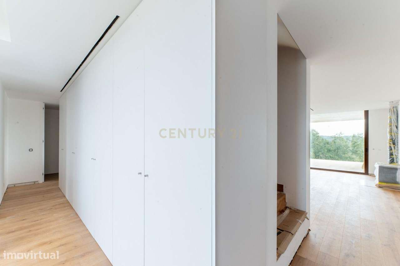 Moradia Moderna com Vistas Deslumbrantes e Acabamentos de Excelência - Grande imagem: 5/23