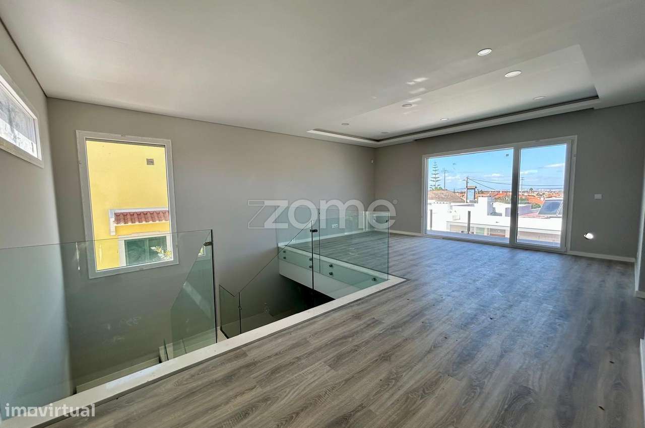 Moradia T4 com piscina, suíte e garagem em Azeitão-18