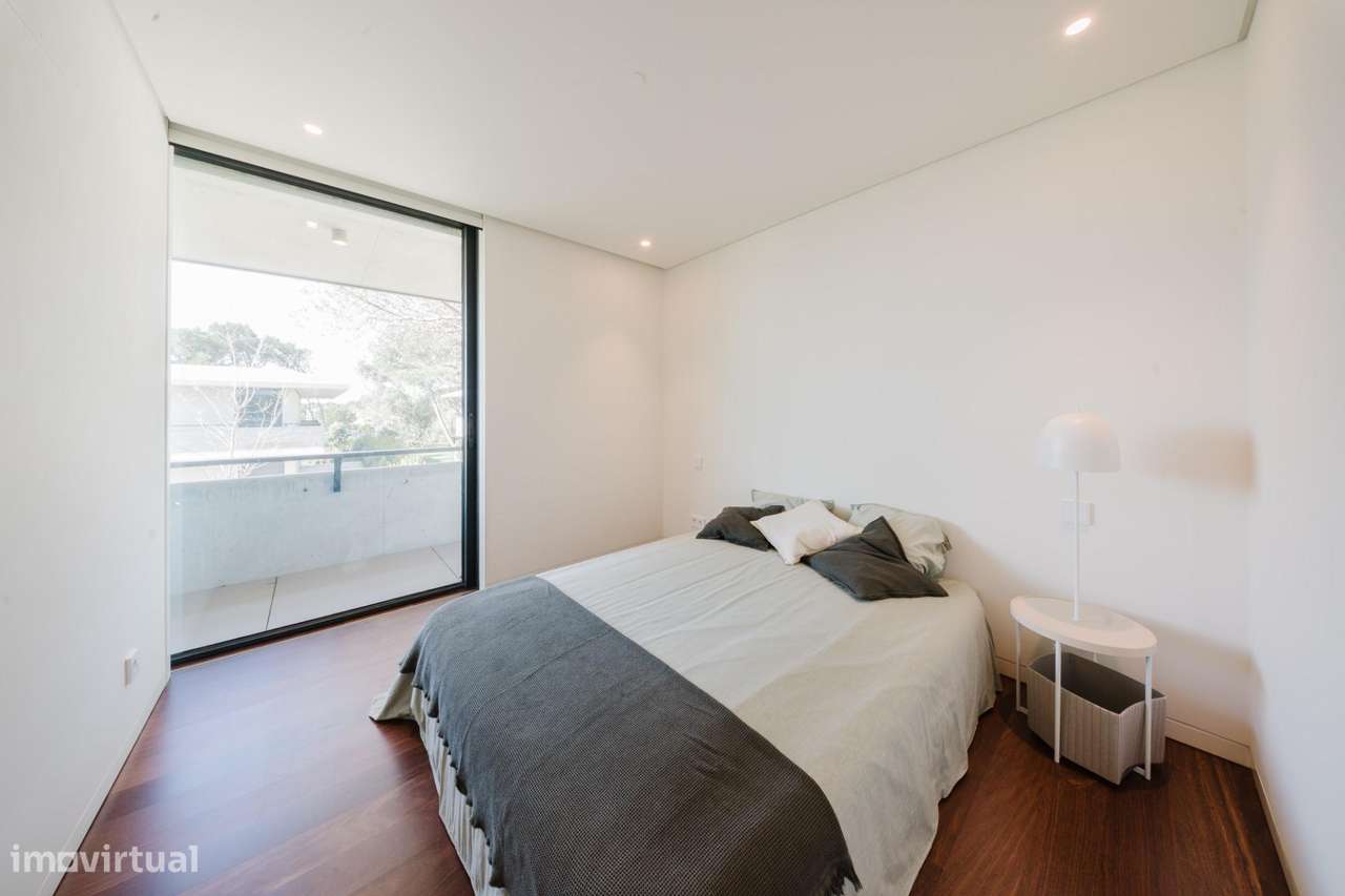 Elegante Moradia T3 no Sandwoods com Piscina Privativa e Jardim-17