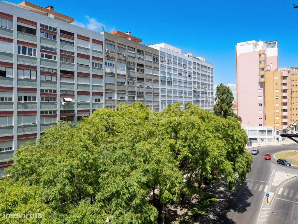 Apartamento T2 remodelado para venda em Verderena, Barreiro-14