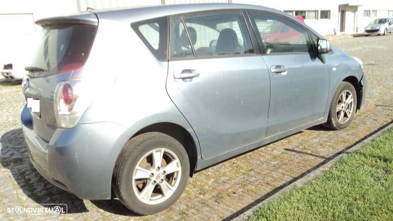 Toyota Verso 2.0 D-4D 2009 - Para Peças - 8