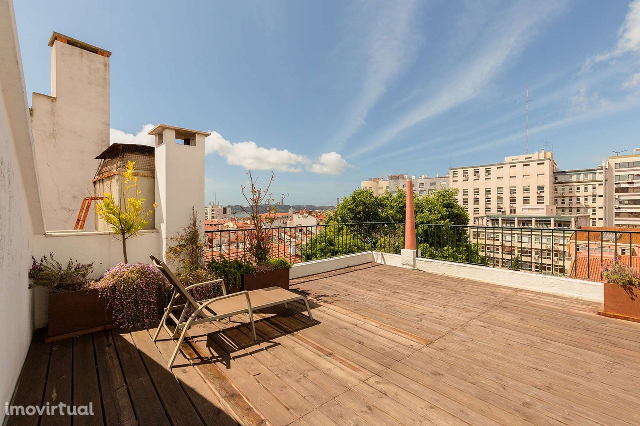 Apartamento T3+1 duplex com terraço na Misericórdia, Lisboa