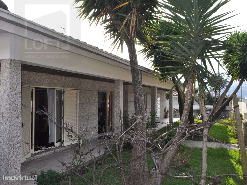 Moradia V4 em Candoso S.Santiago e Mascotelos-5