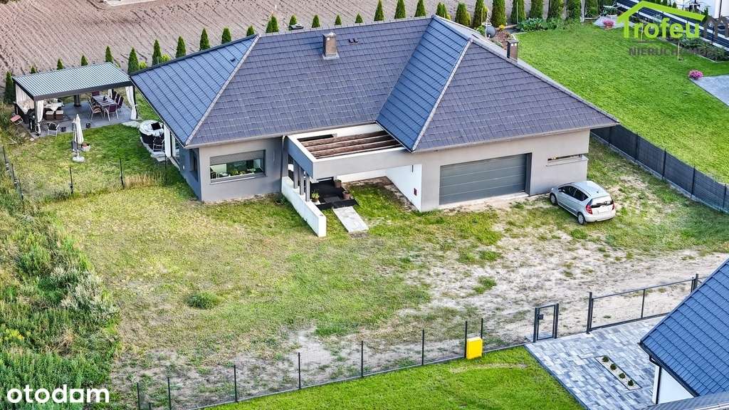 Dom w spokojnej i cichej okolicy-9