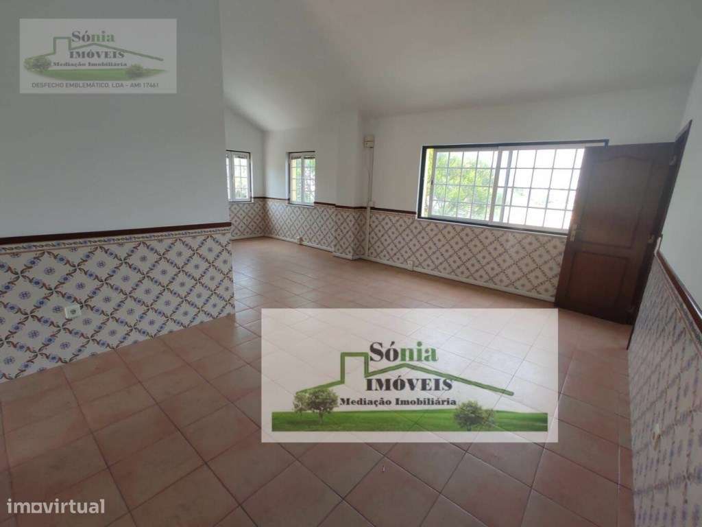 Moradia T4 com anexo T2-8