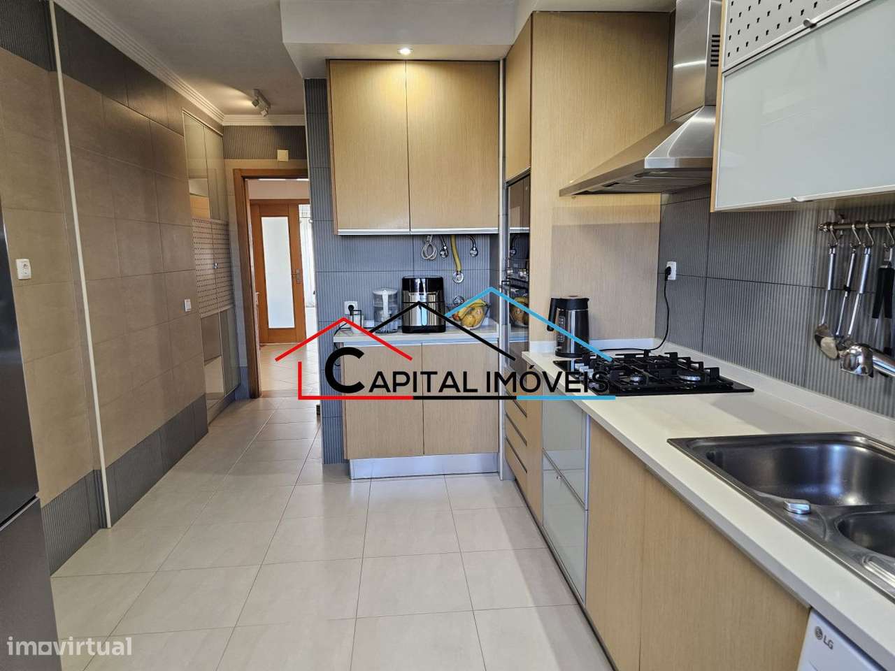 Apartamento T3 com suíte, varandas, garagem e arrecadação-3