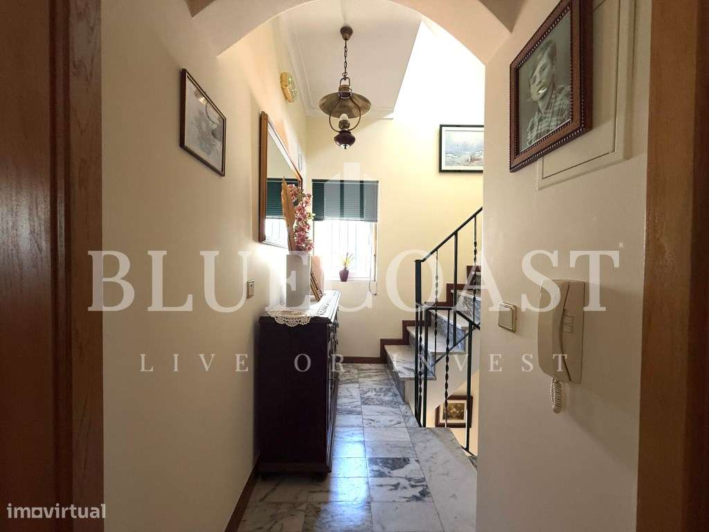 Moradia V4 com 3 Pisos - Espaço e Conforto-25