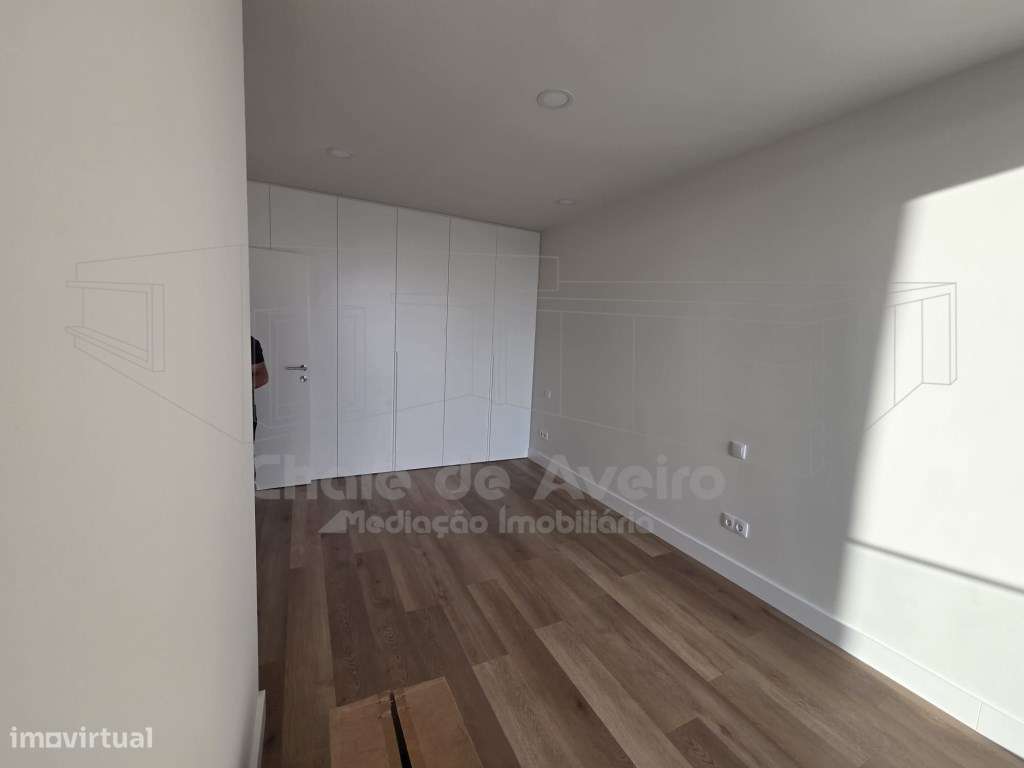 Moradia unifamiliar geminada T3, de 2 pisos, com garagem, anexos e ...-24