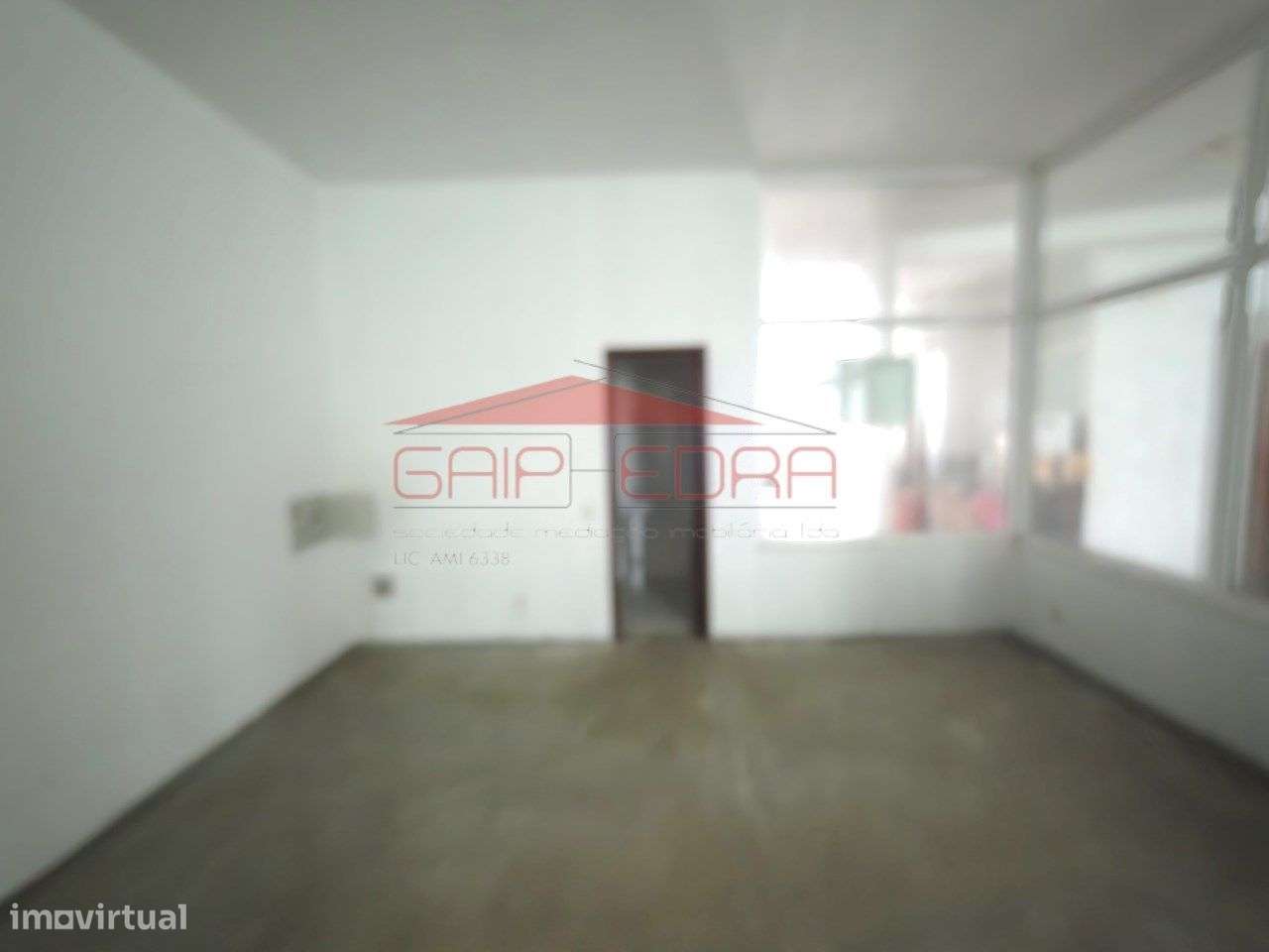 Lojas (temos 3) e garagens galeria comercial de Felgueiras - Grande imagem: 4/18