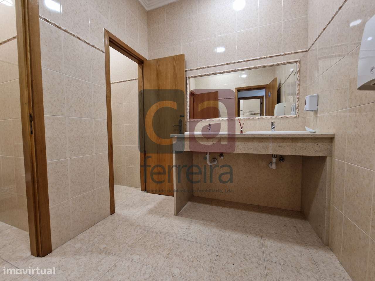 Restaurante composto por três pisos no Coração de Almeirim-25