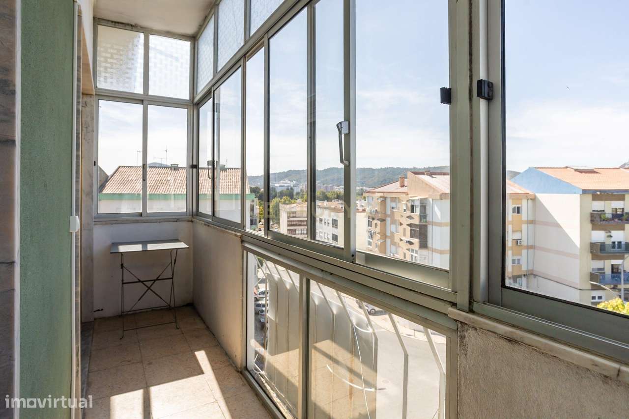 T3 equivalente a T4 no Bairro de São Gabriel com 3 Varandas e Vista Pa-20
