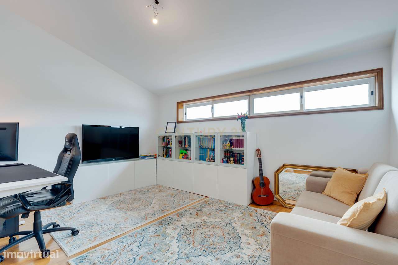 T2+2 Duplex c/ Sótão amplo (248m²) | S. Félix Marinha-20