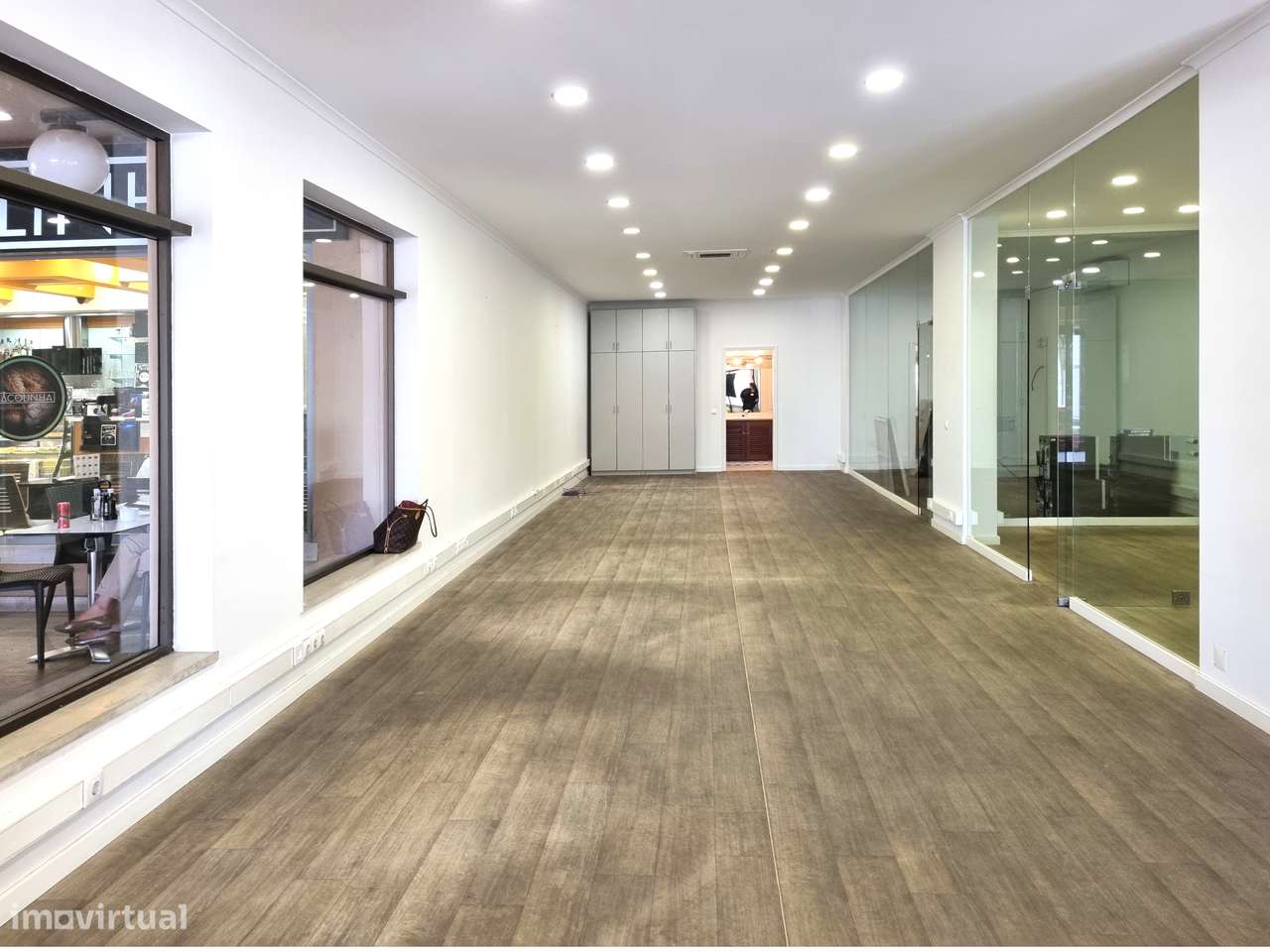 Arrenda-se loja na Av. 25 de Abril nº 722, Edifício Sol de Cascais. - Grande imagem: 4/13
