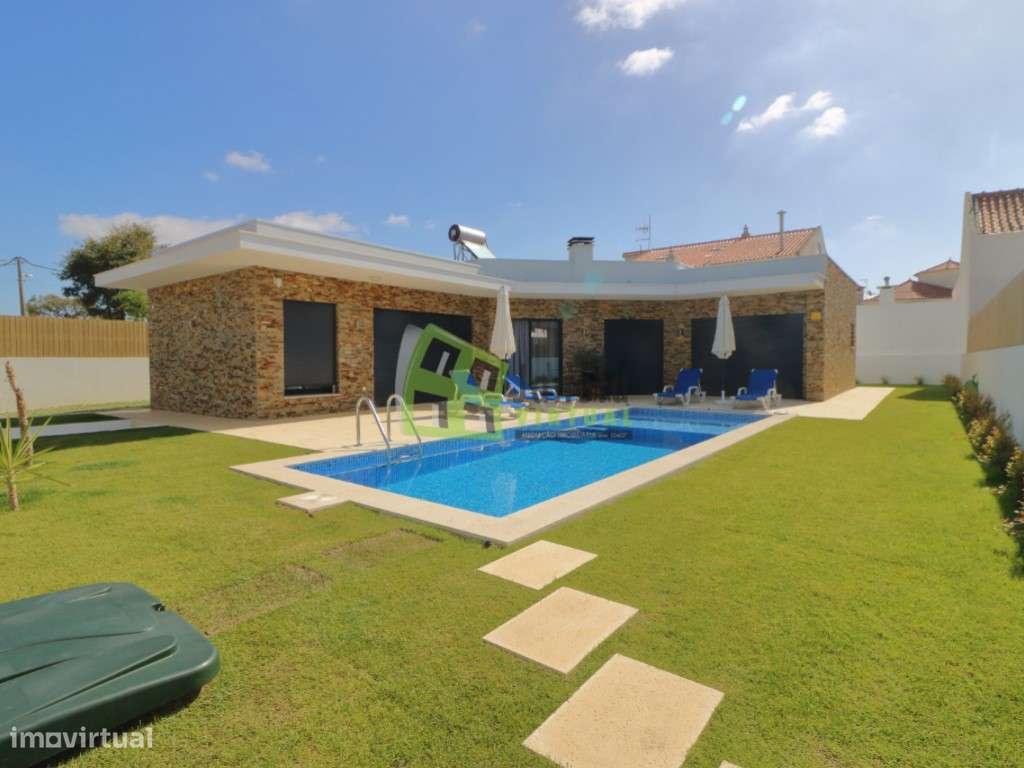 Moradia Térrea Isolada, com Piscina, Nova, Lote de 520m², Fernão Ferro - Grande imagem: 4/35