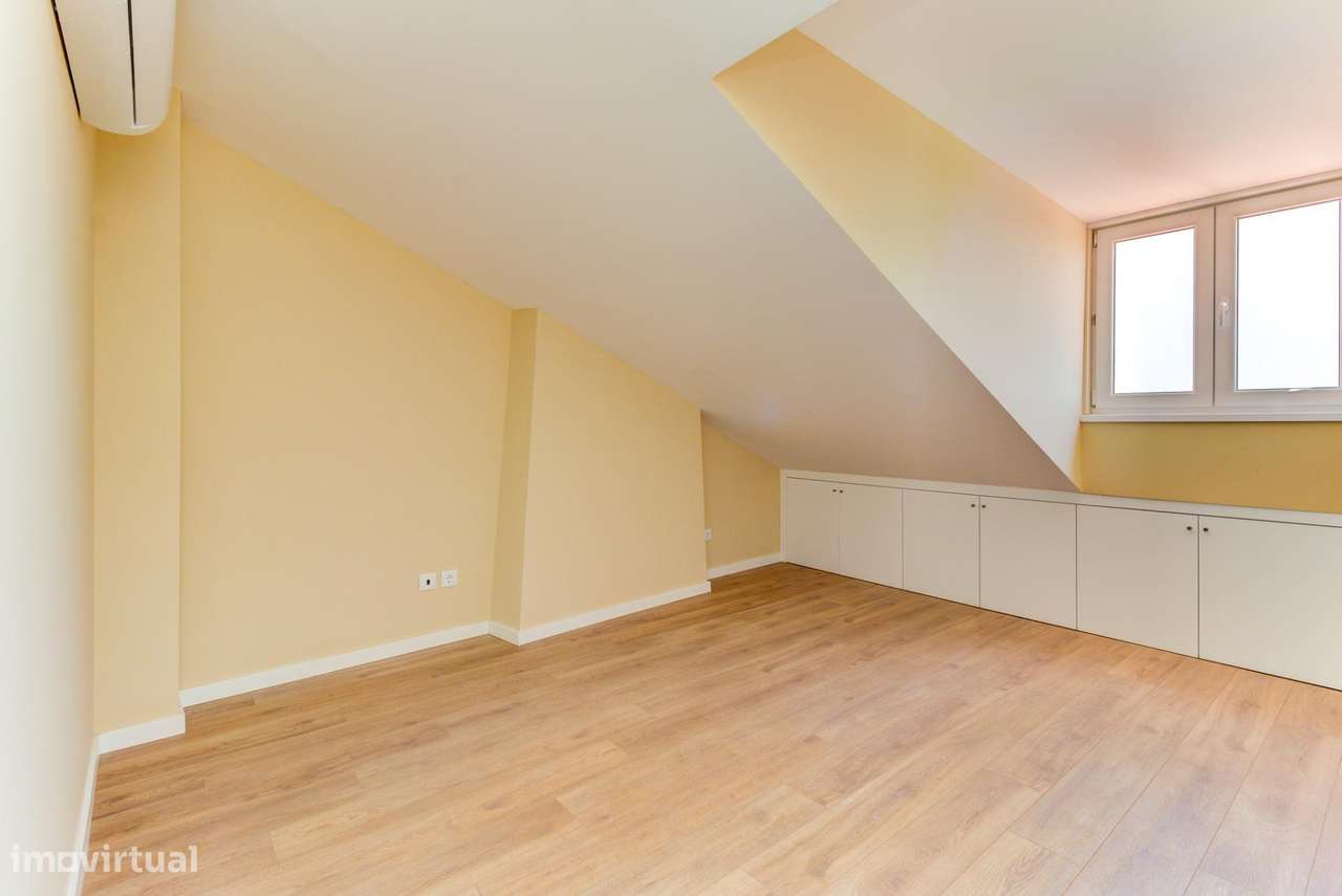 Apartamento T2 Duplex com 140m2, em Massamá-24