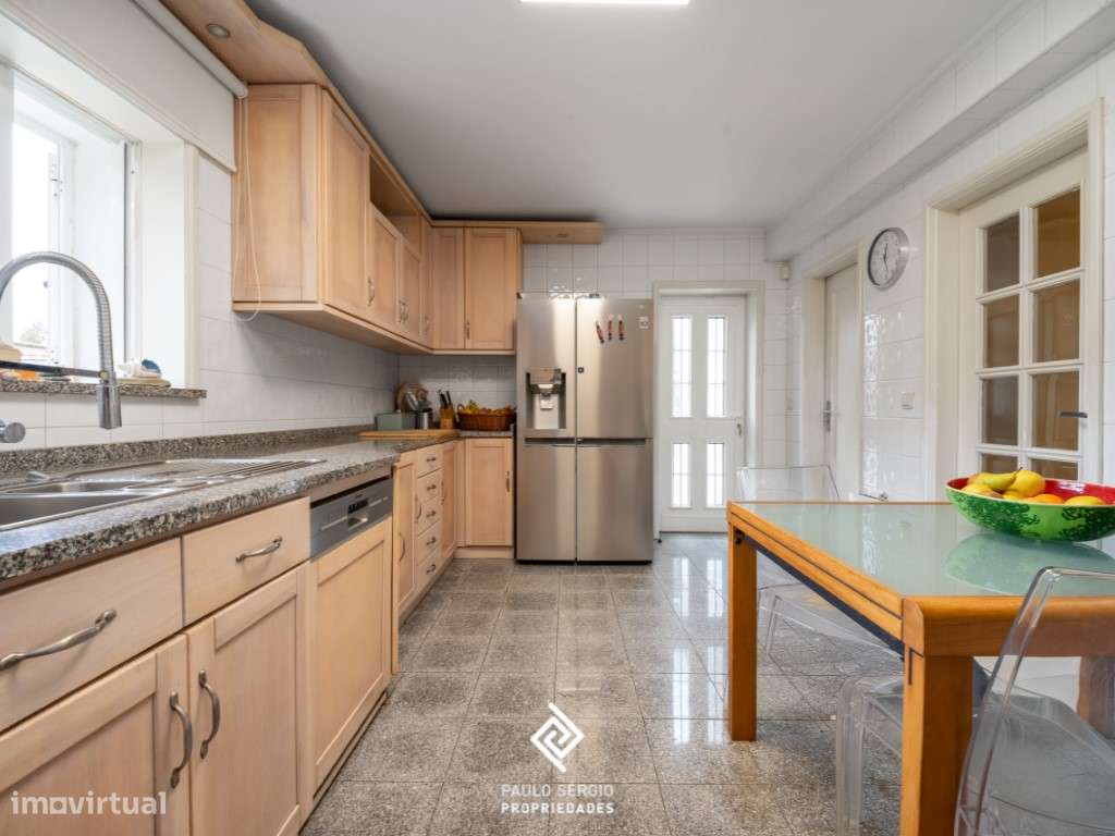 Espetacular moradia T3 de 4 frentes e belíssima área exterior a 5 m...-17