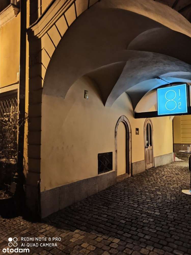 W Rynku w Sukiennicach nietuzinkowy lokal polecam!-3