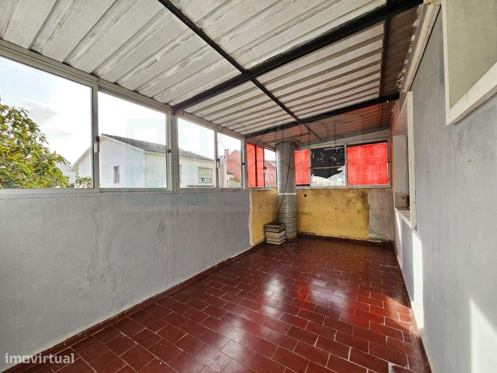 Prédio com Comércio e 2 apartamentos, em Mem Martins, Sintra-35