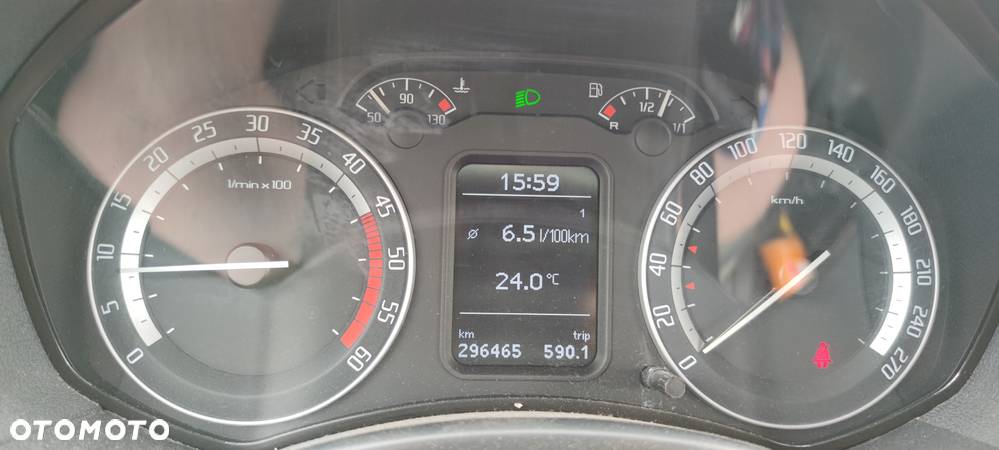 Skoda Octavia Combi 2.0 TDI DPF RS - 11