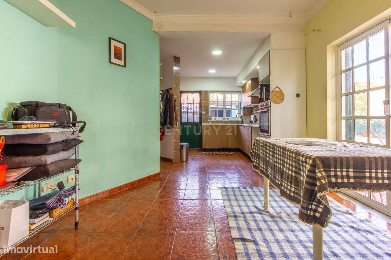 Quinta do Conde - Moradia geminada de 4 assoalhadas - Grande imagem: 4/26