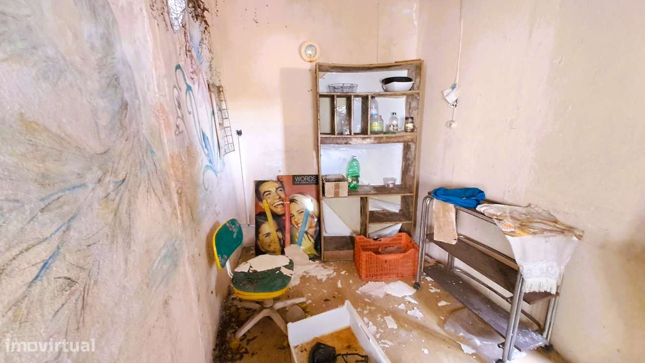 Moradia T6 para reconstrução- Santa Clara, Coimbra-23