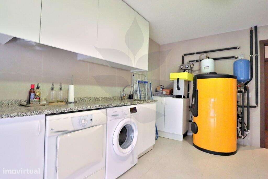 Venda Moradia Geminada Palmeira T4-57