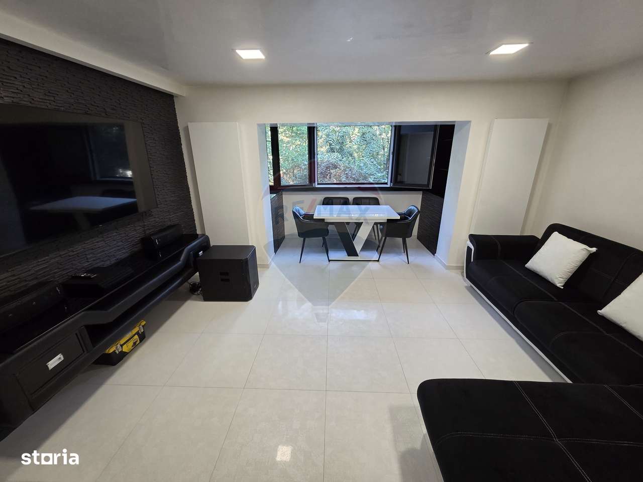 Apartament cu 3 camere etajul 1, zona Poienita - Imagine principală: 2/15