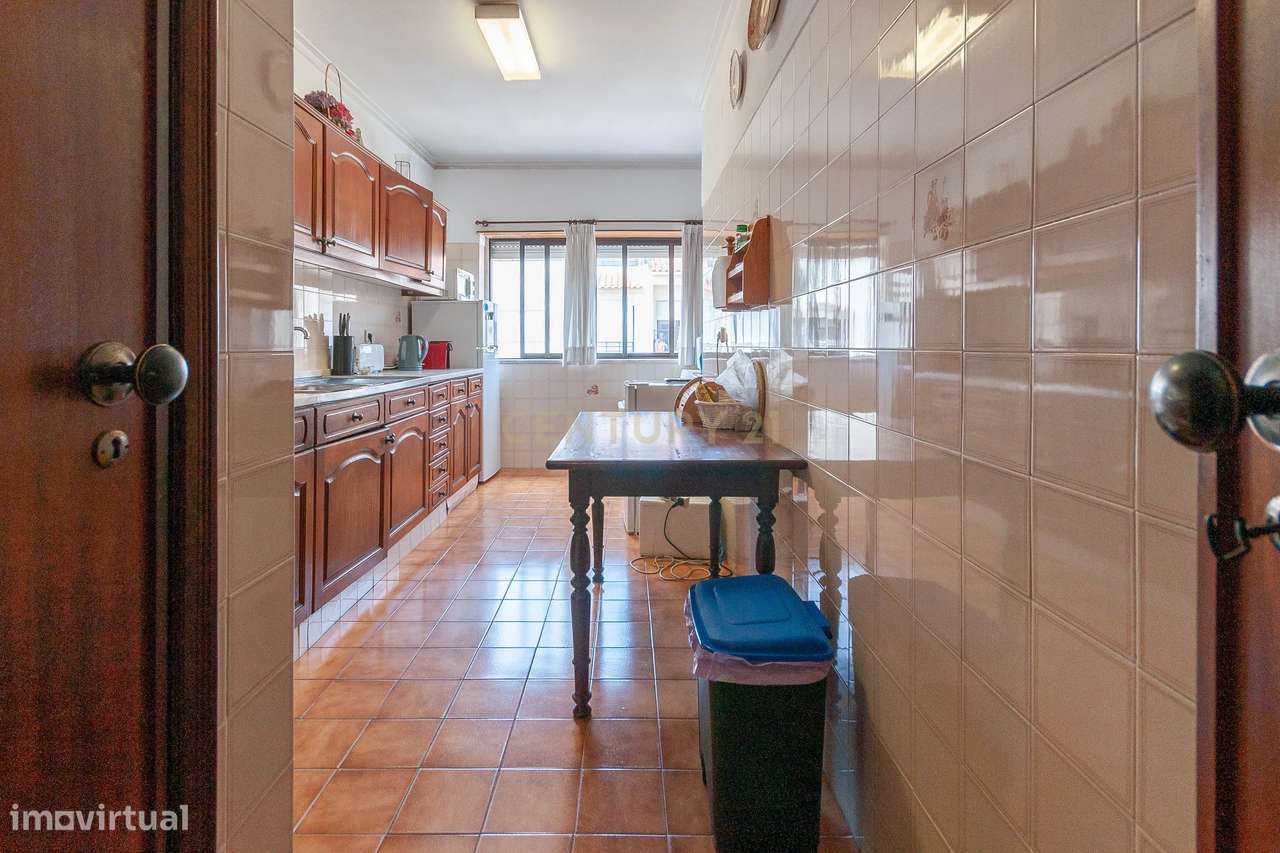 T2+1 Duplex com Garagem em Carcavelos-5
