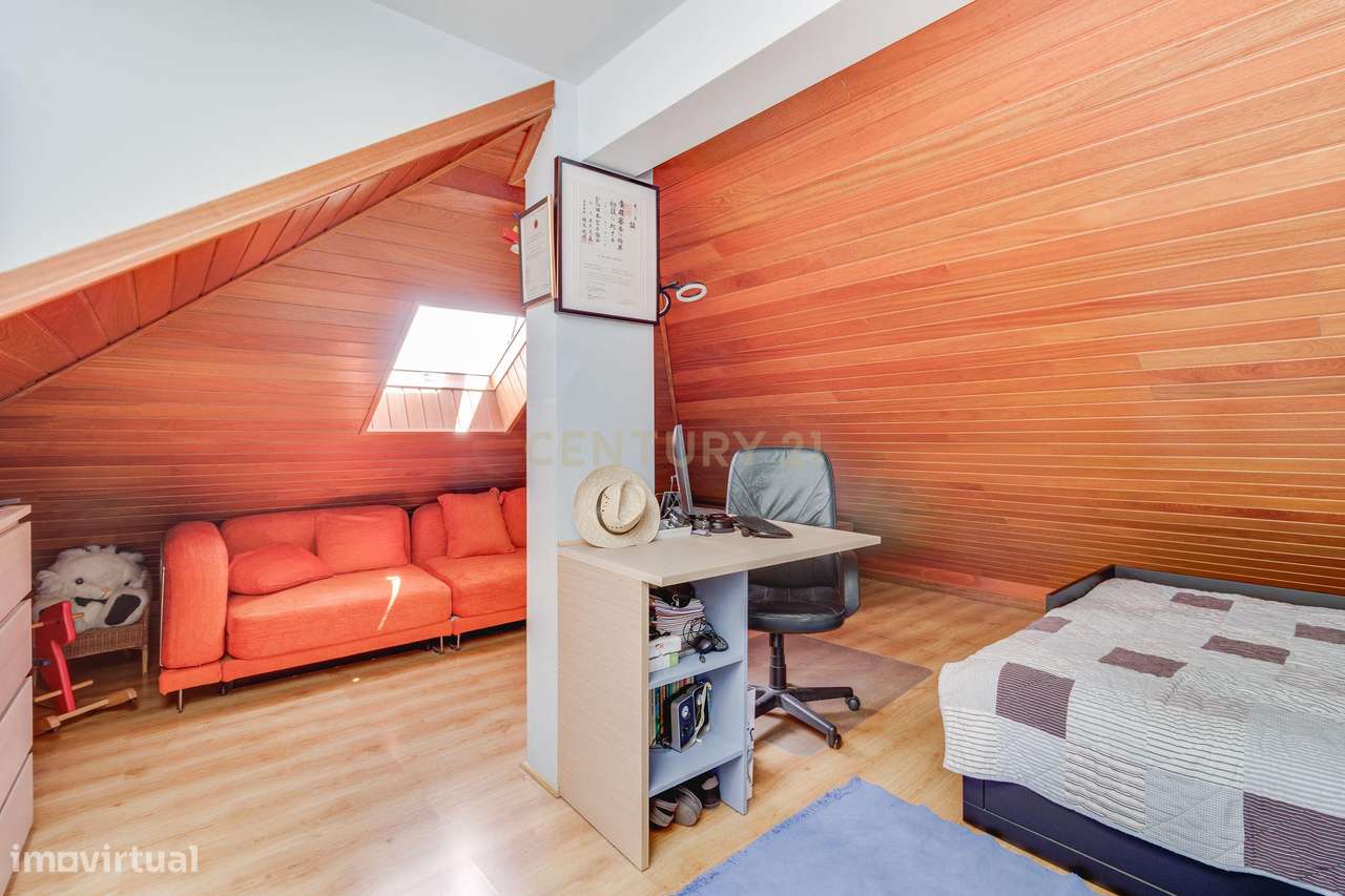Moradia de Prestígio com 277m² | Garagem | Energia Solar | Feijó, Alma-20