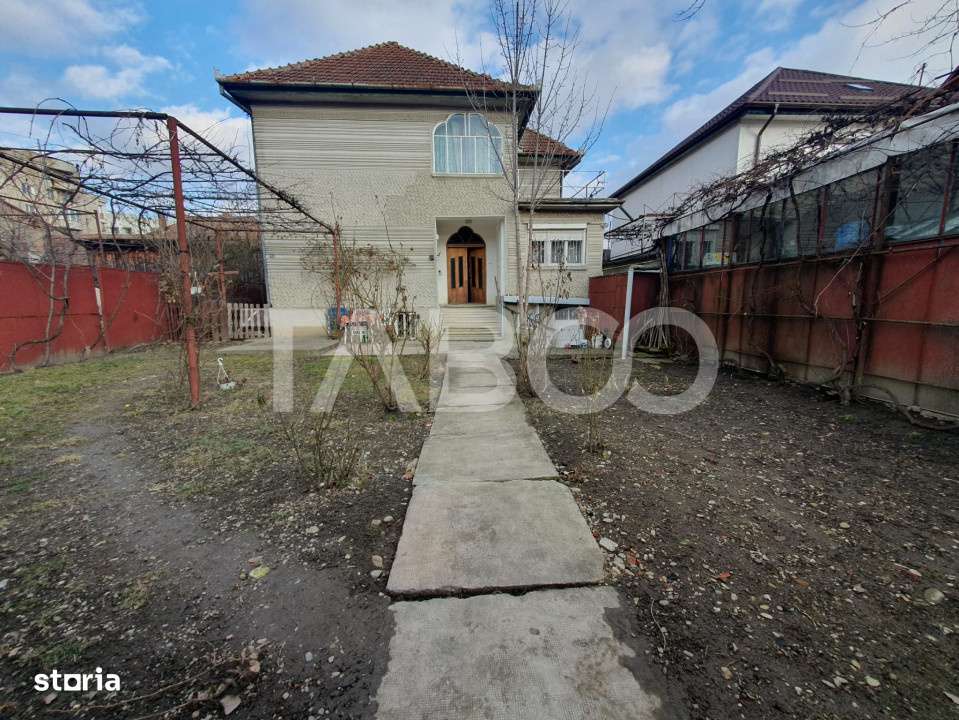 Casa 5 camere 374 mp utili + Anexa 75 mp in punctul 0 al Fagarasului - Imagine principală: 1/12