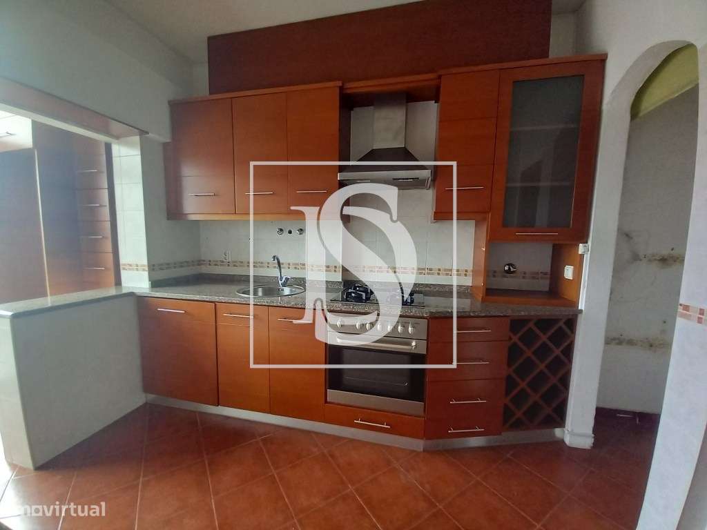 Apartamento T2 Remodelado no Coração do Montijo-6