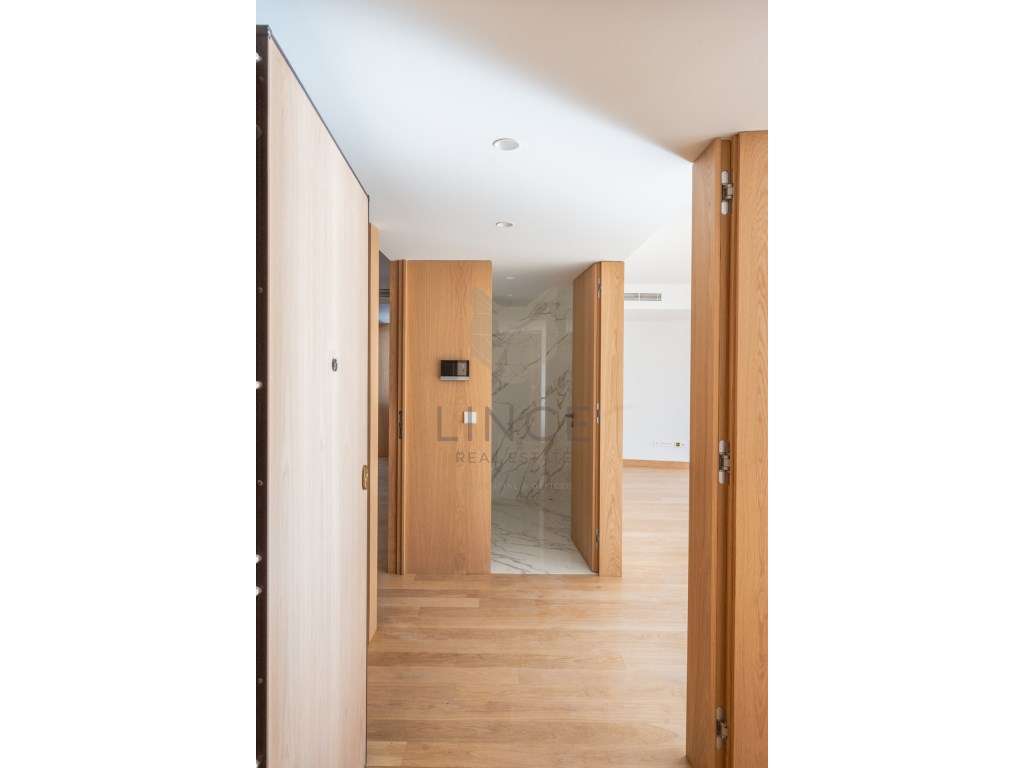 Apartamento T3 duplex no centro da cidade com varanda-1