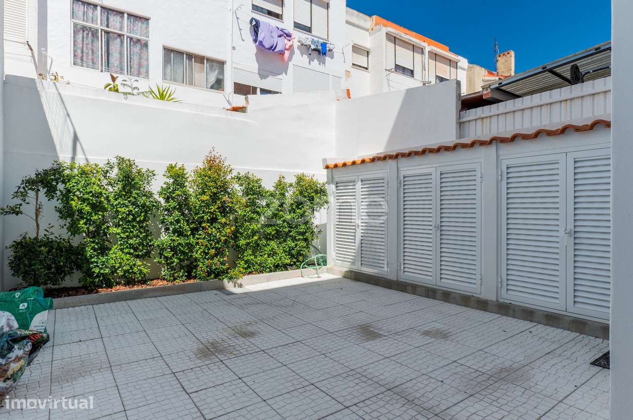 Apartamento T1+1 Baixa da Banheira-40