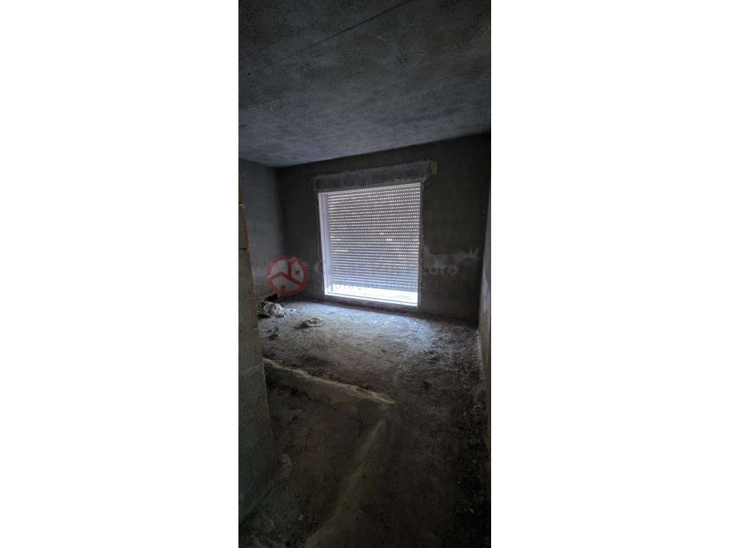 Terreno urbano com 1214m², com moradia edificada.-20