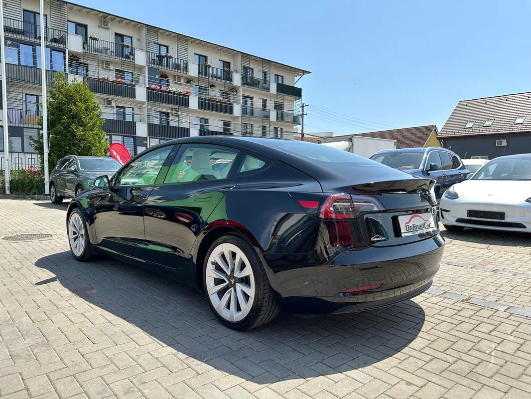 Tesla Model 3 Standard Reichweite Plus Hinterradantrieb - 13