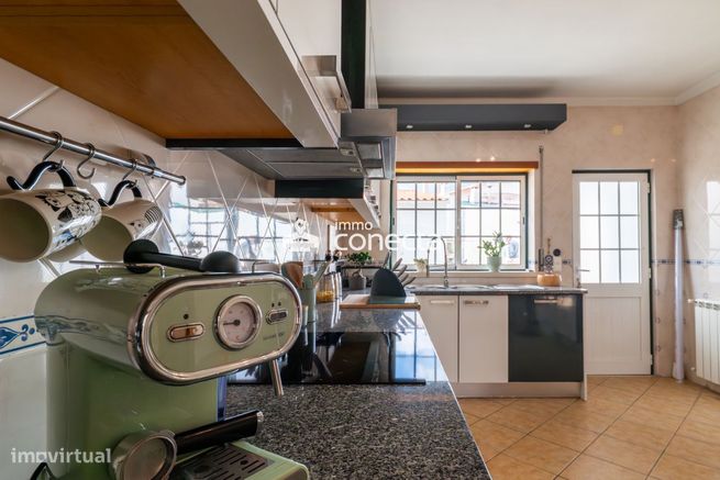 Moradia Geminada T4 com churrasqueira na Marinha Grande - Leiria-23