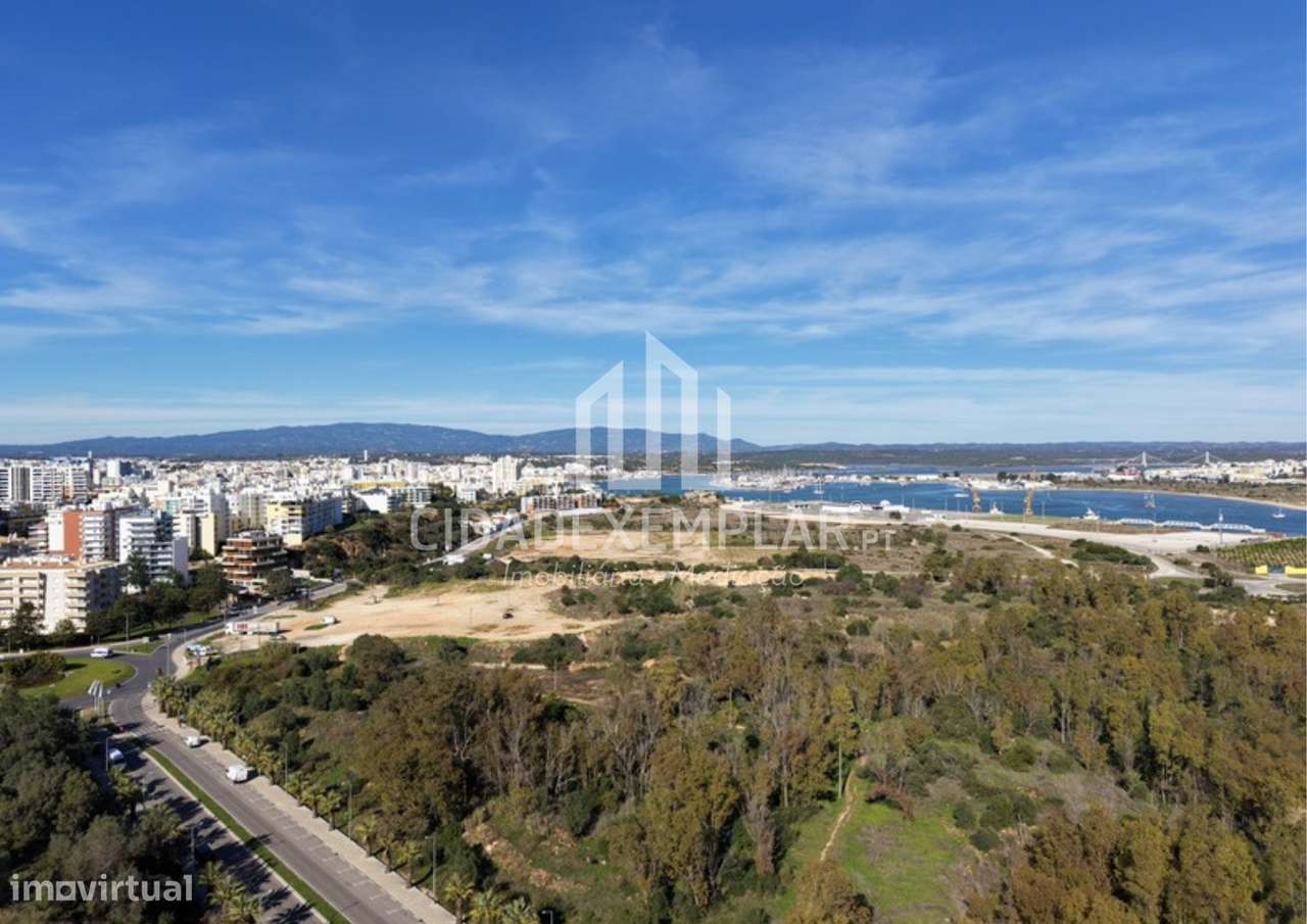 Luxuoso Penthouse T2 Totalmente Remodelado – Portimão, Algarve-31